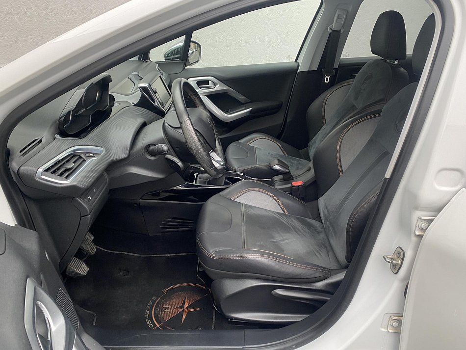 Peugeot 2008 1.2PT Crossway