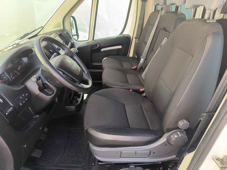 Peugeot Boxer 2.2HDi  7míst SKLÁPĚČ