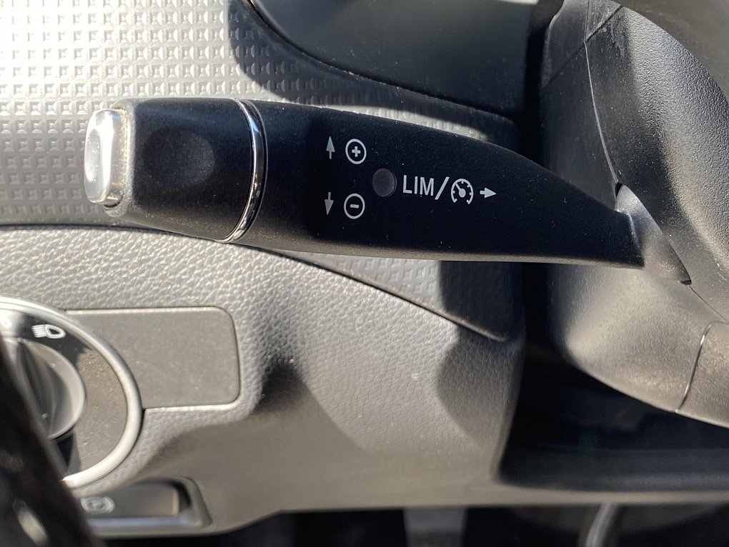 Mercedes-Benz Třída A 1.6i Sport A180