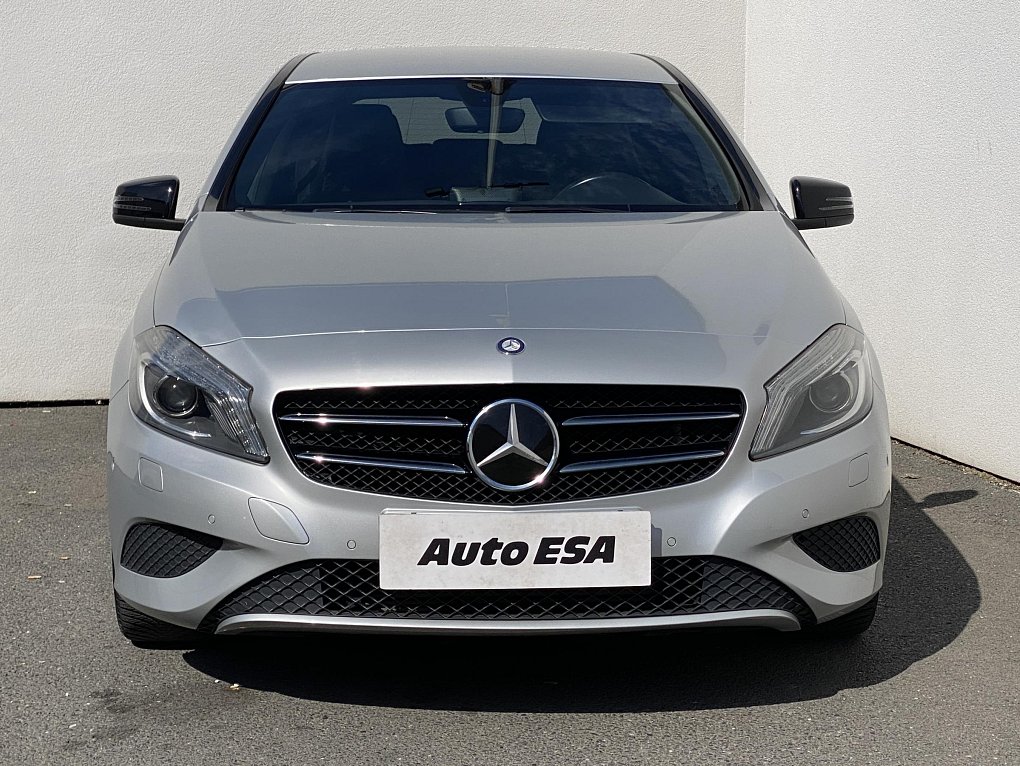 Mercedes-Benz Třída A 1.6i Sport A180