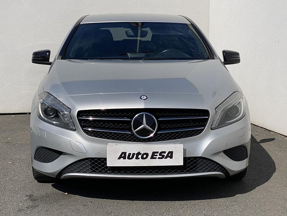 Mercedes-Benz Třída A 1.6i Sport A180