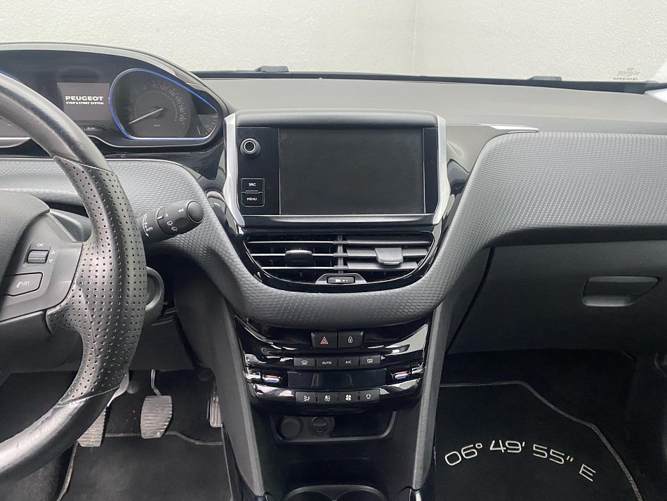 Peugeot 2008 1.2PT Crossway