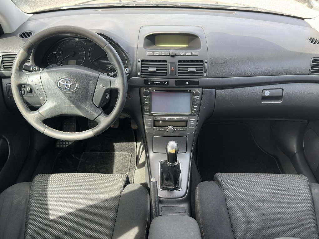 Toyota Avensis 1.8i 