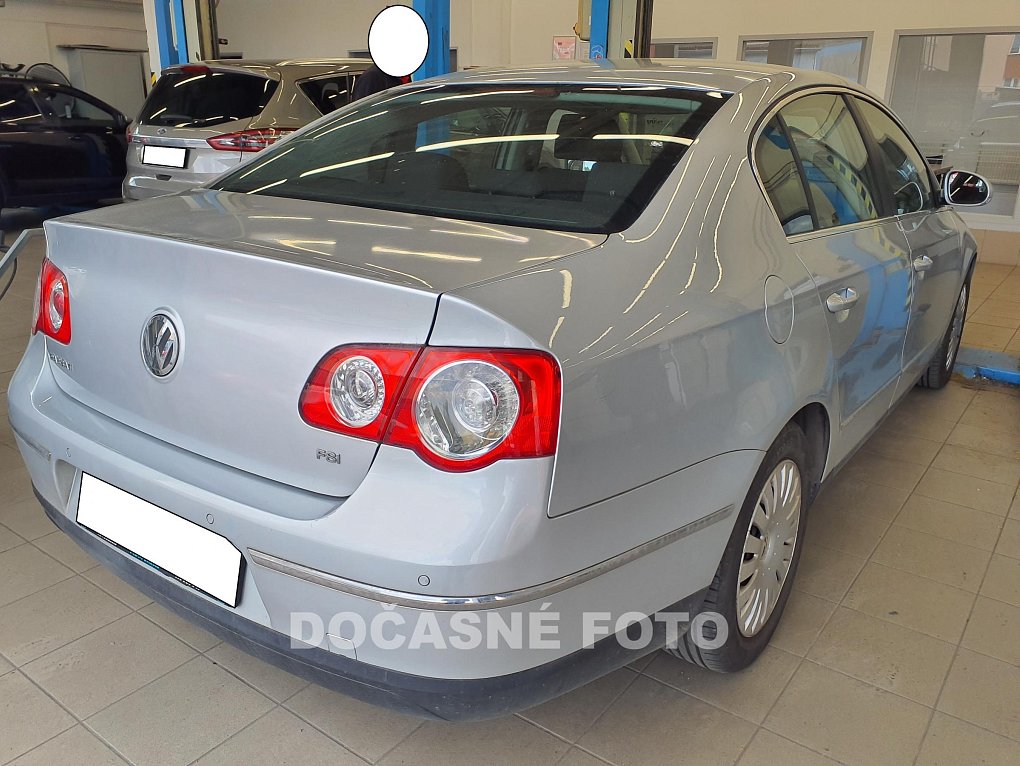 Volkswagen Passat 1.6 FSi  B6