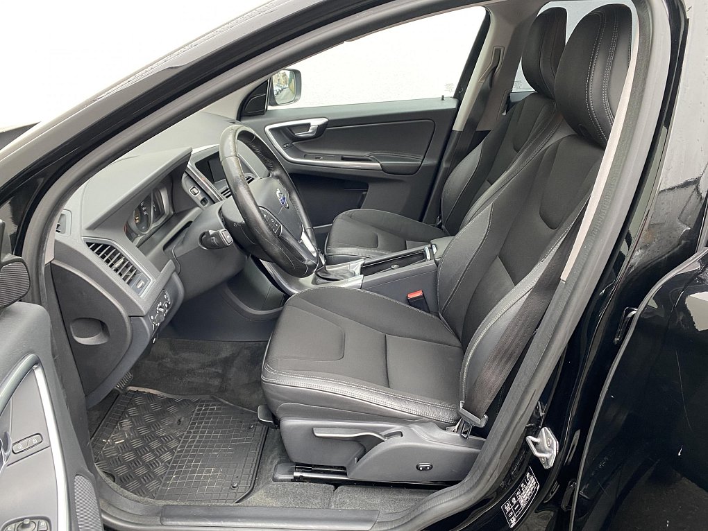 Volvo XC60 2.4 D4 Momentum AWD