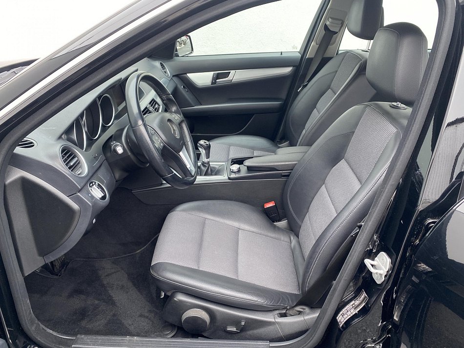 Mercedes-Benz Třída C 2.2 CDi Avantgarde C 220