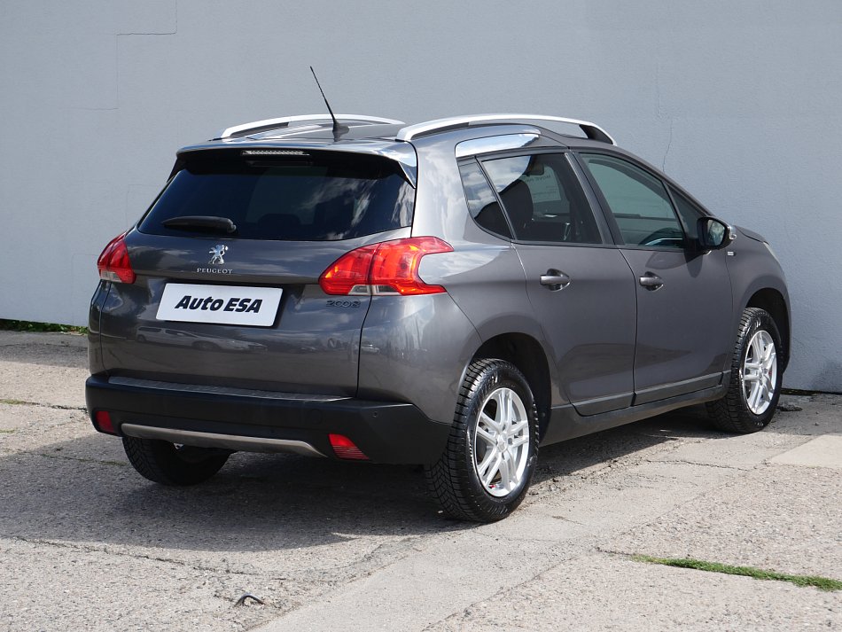 Peugeot 2008 1.2i 