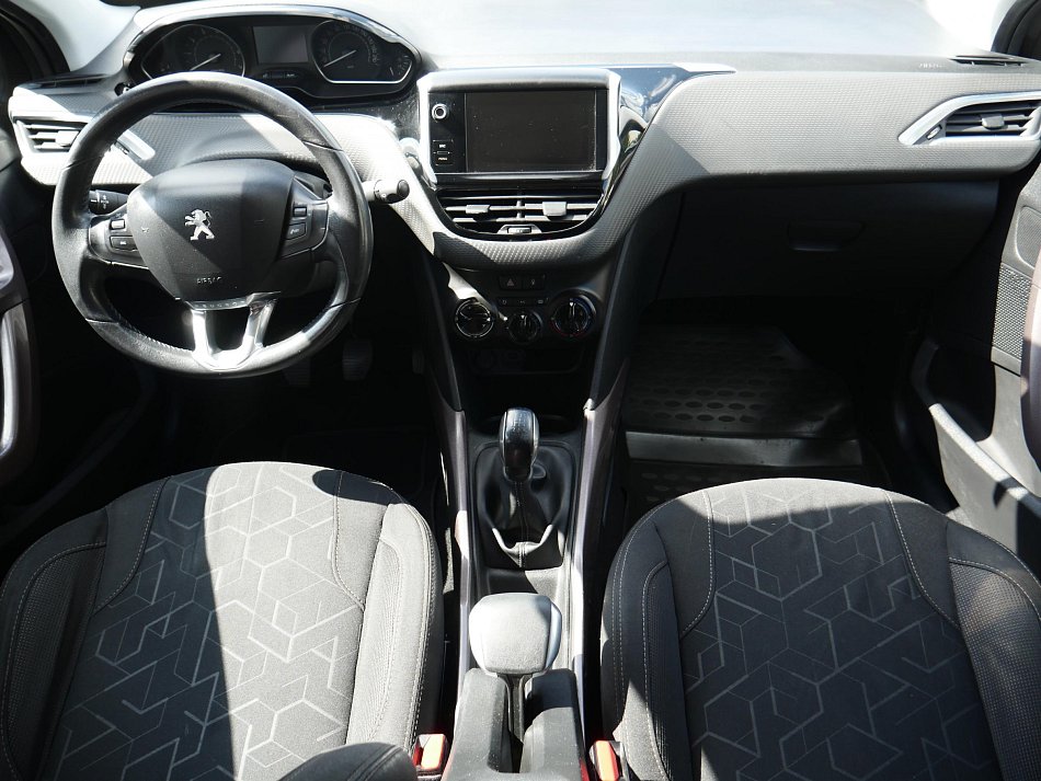 Peugeot 2008 1.2i 