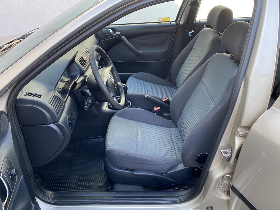 Škoda Octavia 2.0MPI Tour