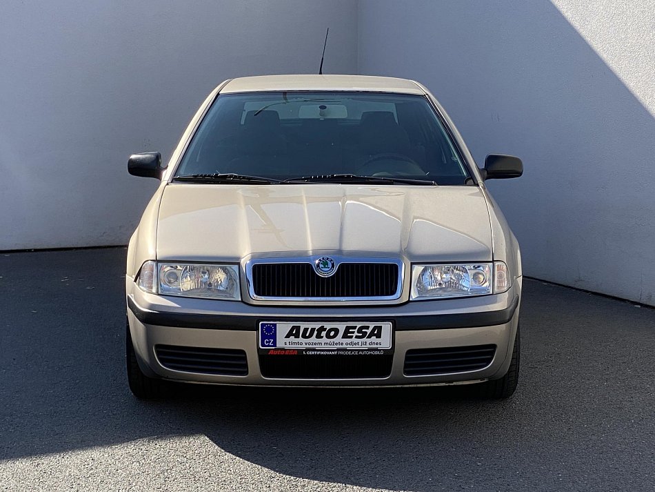 Škoda Octavia 2.0MPI Tour