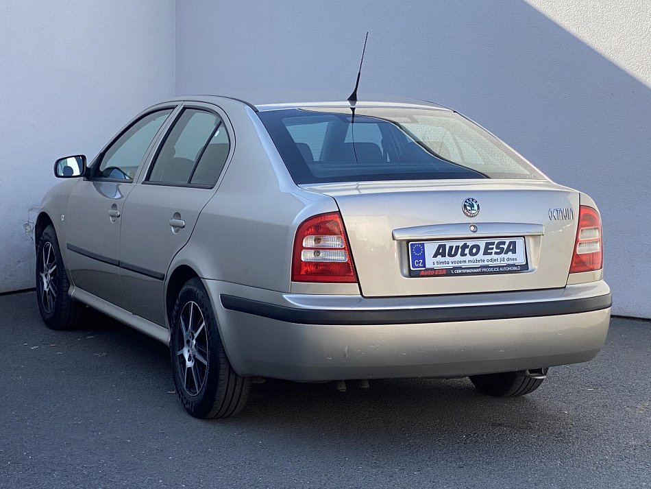 Škoda Octavia 2.0MPI Tour