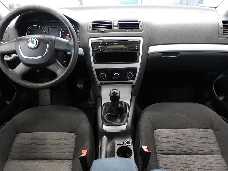 Škoda Octavia II 1.6MPi Ambiente