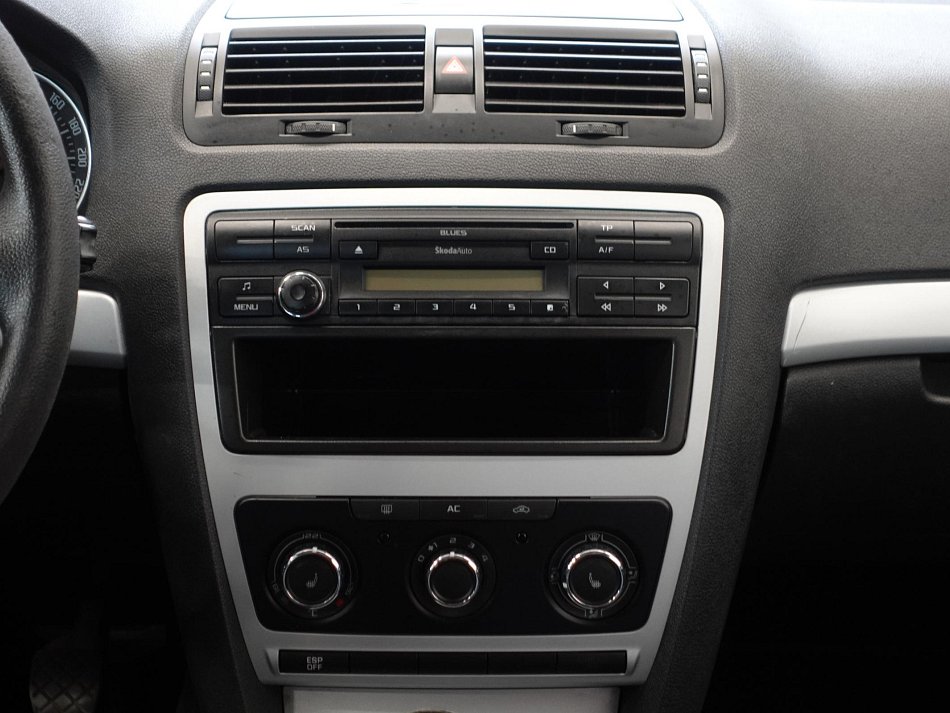 Škoda Octavia II 1.6MPi Ambiente