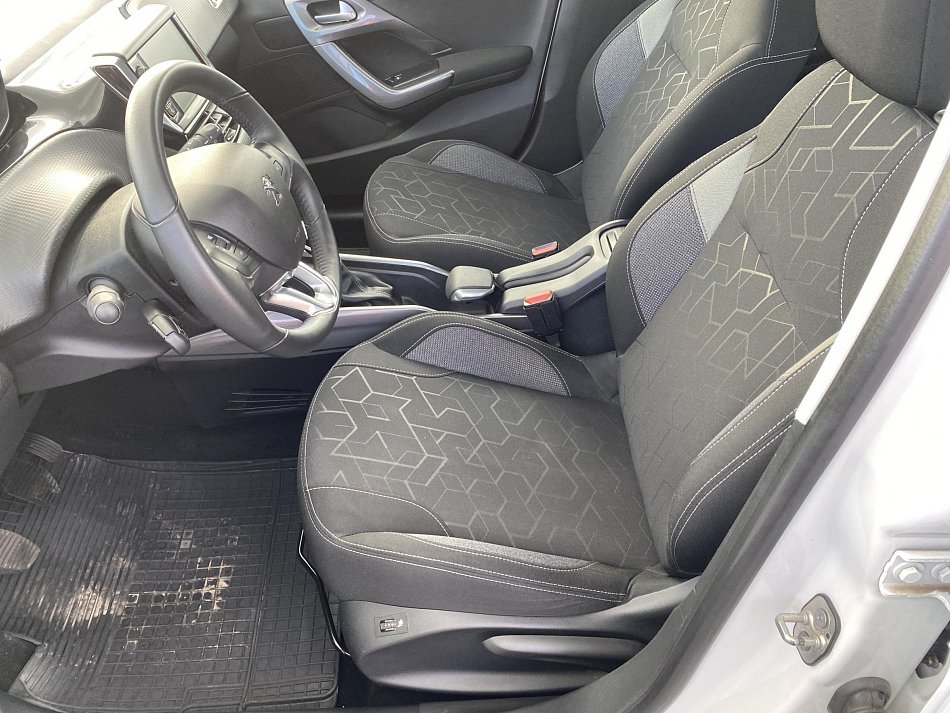 Peugeot 2008 1.2i Active