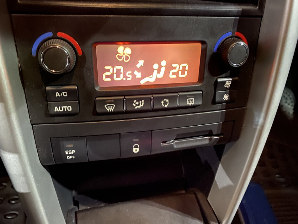 Peugeot 207 1.6 i 