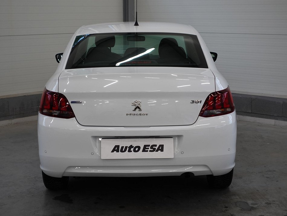 Peugeot 301 1.2i 