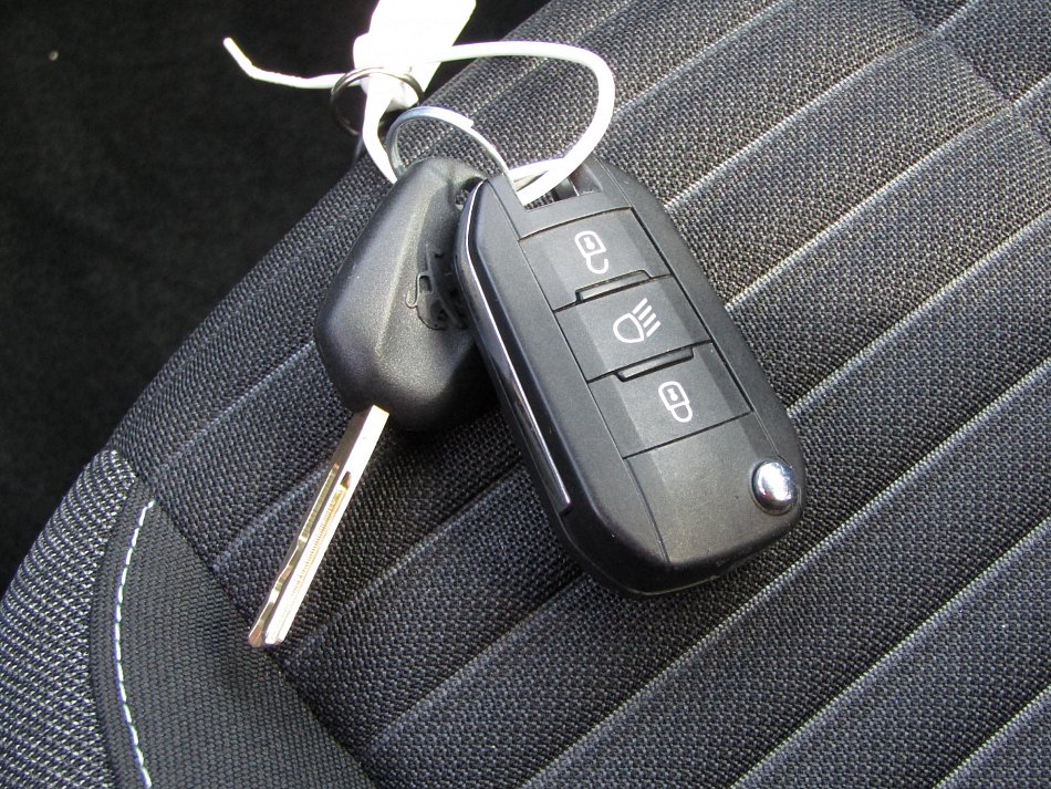 Peugeot 2008 1.2 PT Style