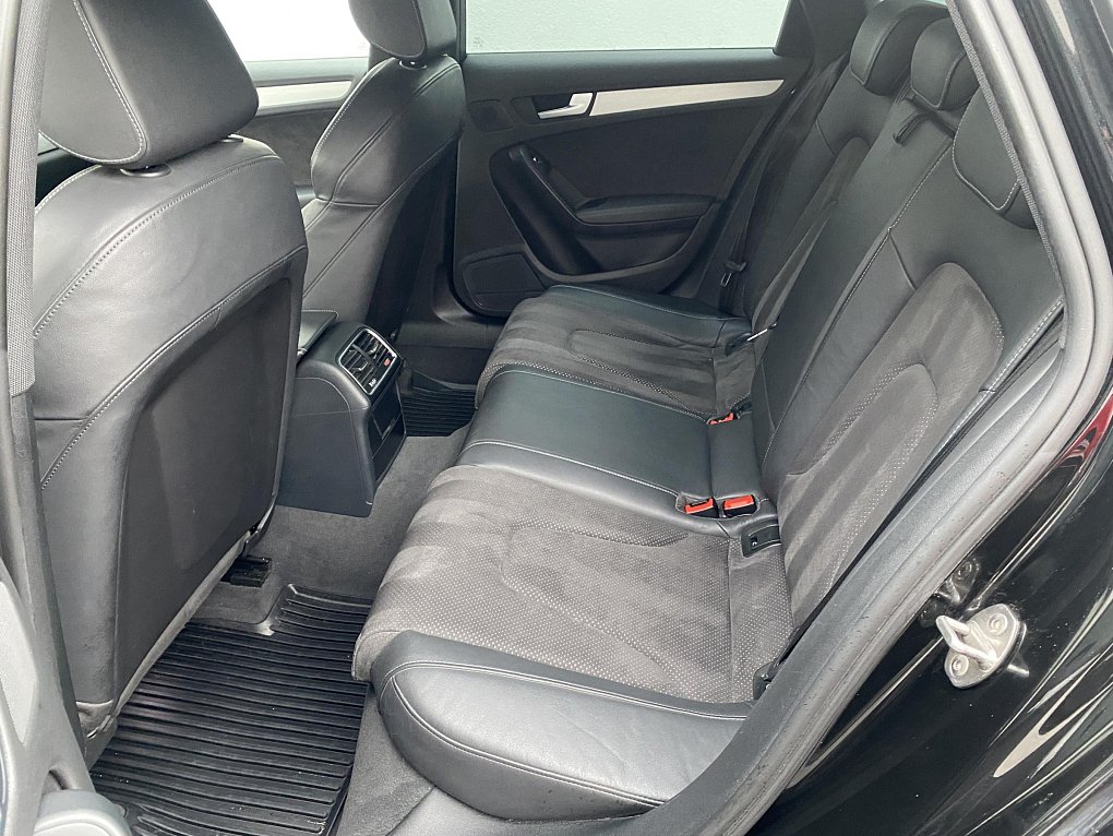 Audi A4 2.0 TDi S-line quattro