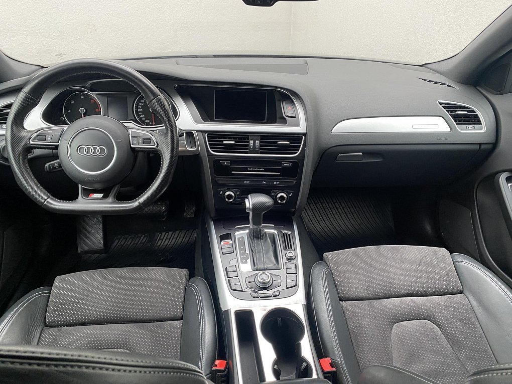 Audi A4 2.0 TDi S-line quattro