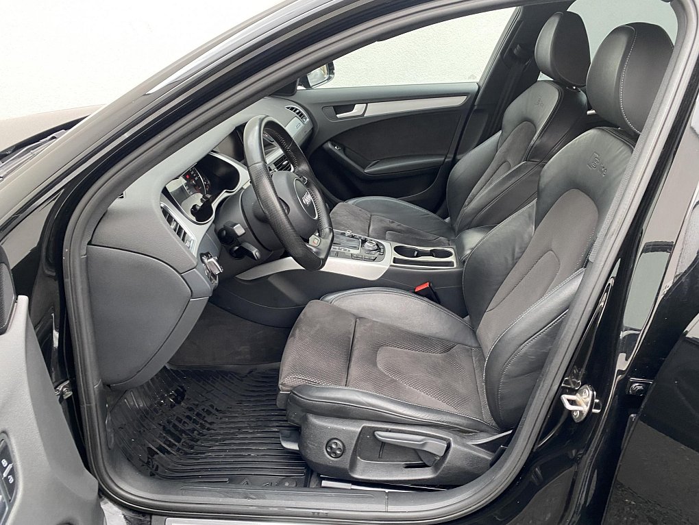 Audi A4 2.0 TDi S-line quattro