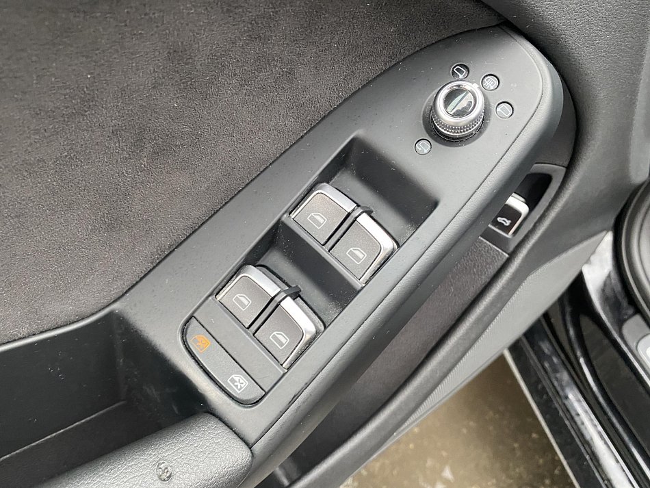 Audi A4 2.0 TDi S-line quattro