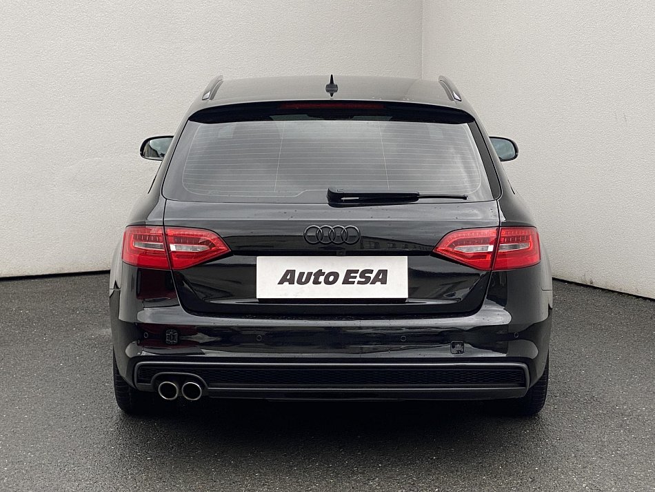 Audi A4 2.0 TDi S-line quattro