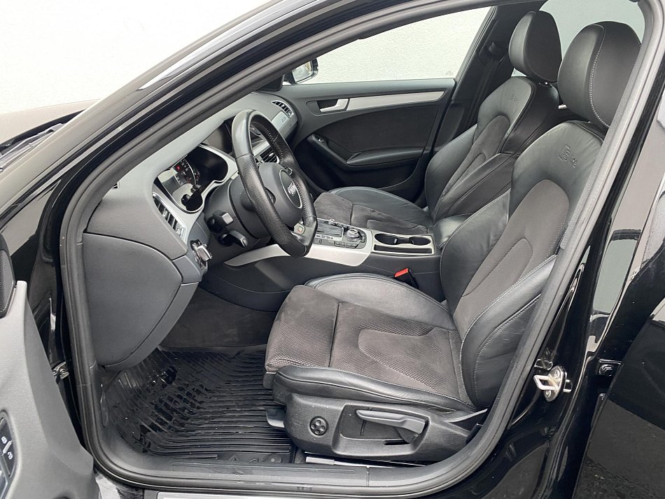 Audi A4 2.0 TDi S-line quattro