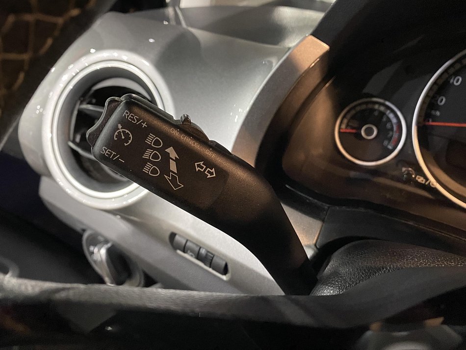 Volkswagen Up! 1.0 MPi CROSS