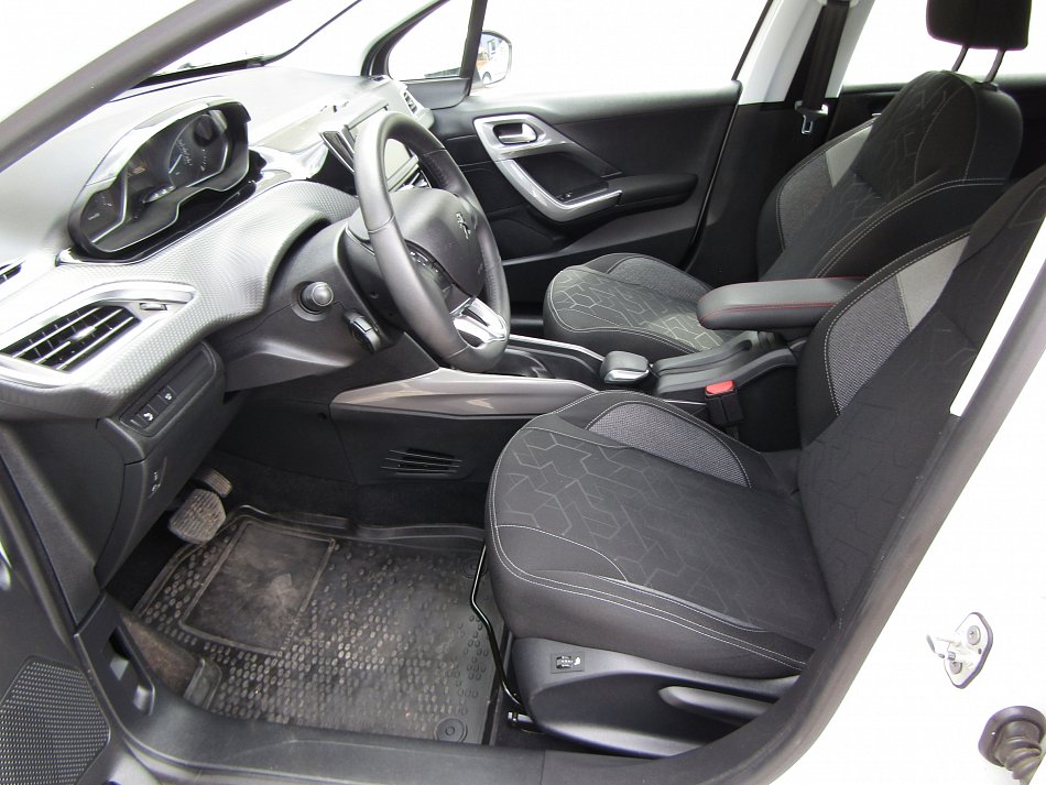 Peugeot 2008 1.2 PT 
