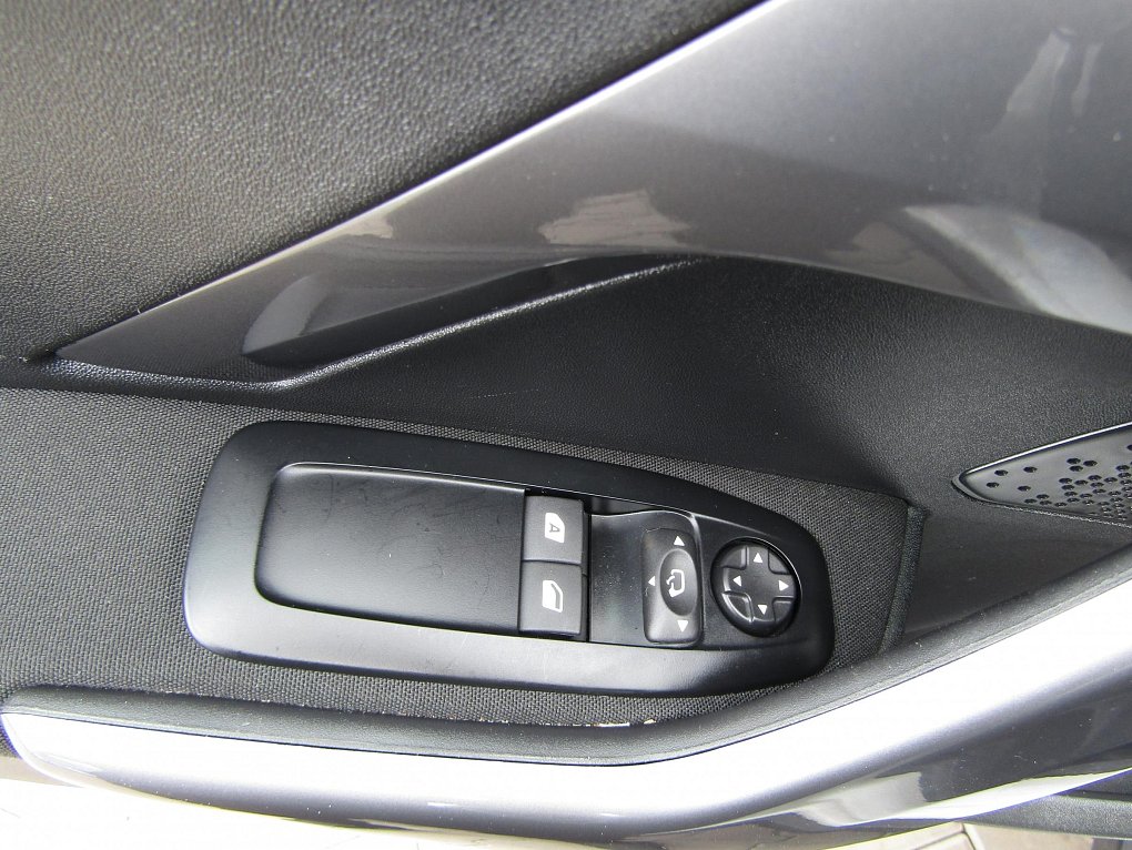 Peugeot 2008 1.2 PT 