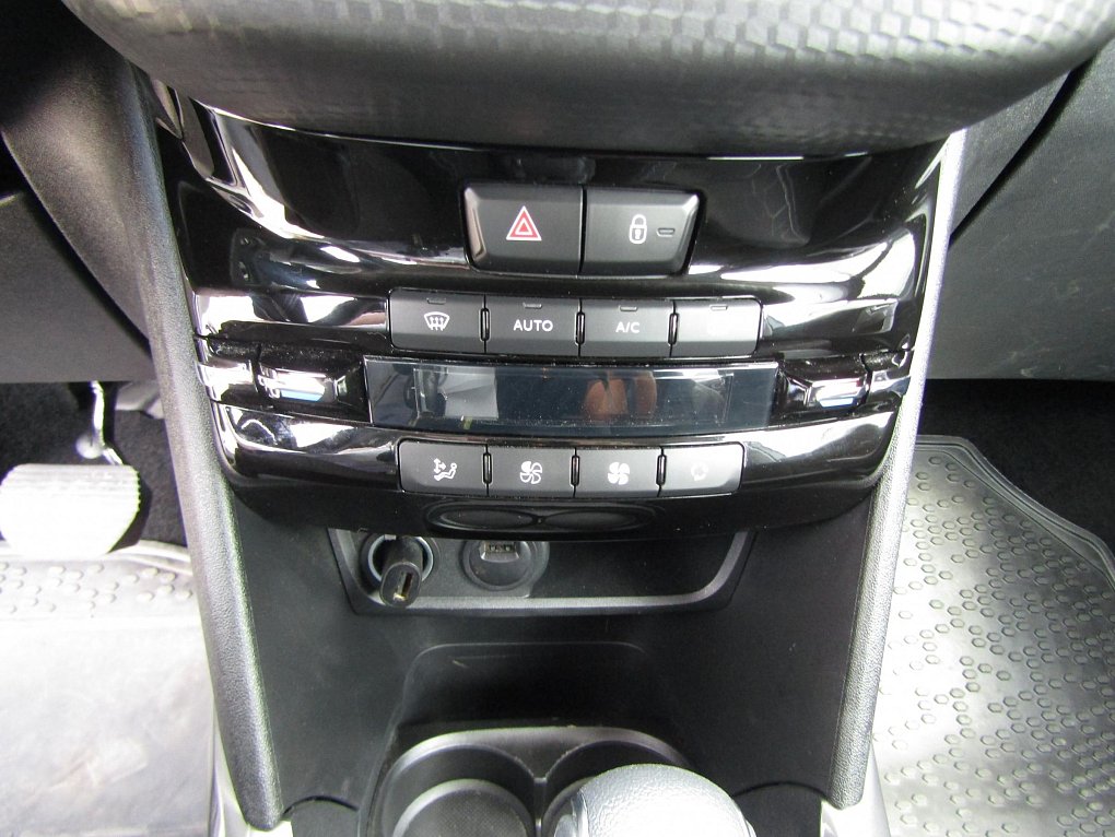 Peugeot 2008 1.2 PT 
