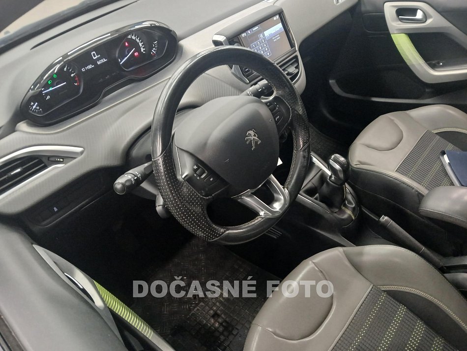 Peugeot 208 1.2i 