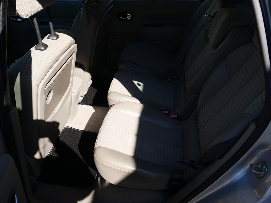 Renault Scénic 2.0i 