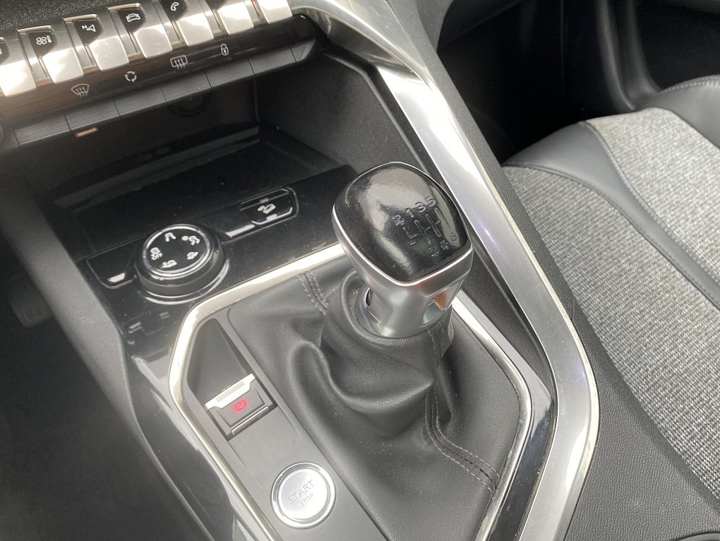 Peugeot 5008 1.2 PT Allure 7míst