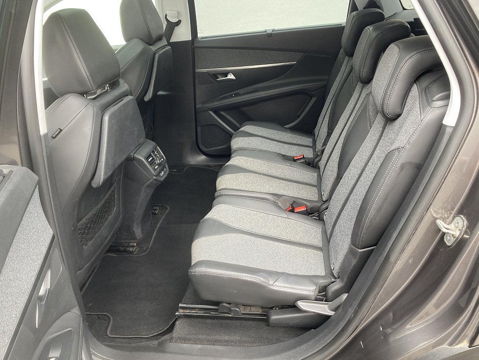 Peugeot 5008 1.2 PT Allure 7míst