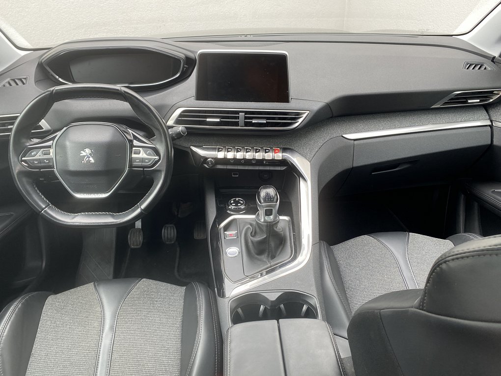 Peugeot 5008 1.2 PT Allure 7míst