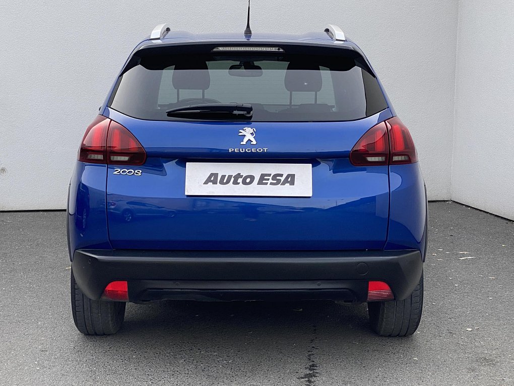 Peugeot 2008 1.2i Signature