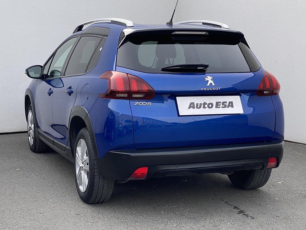 Peugeot 2008 1.2i Signature