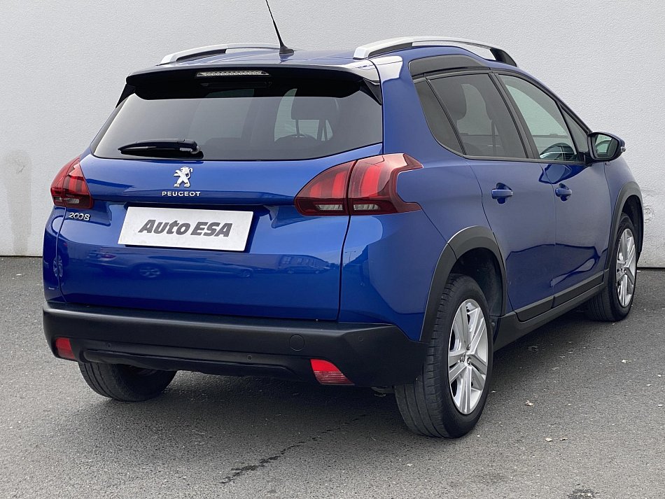 Peugeot 2008 1.2i Signature