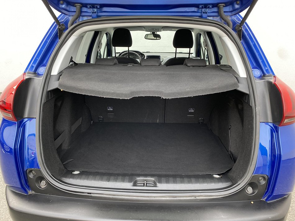 Peugeot 2008 1.2i Signature