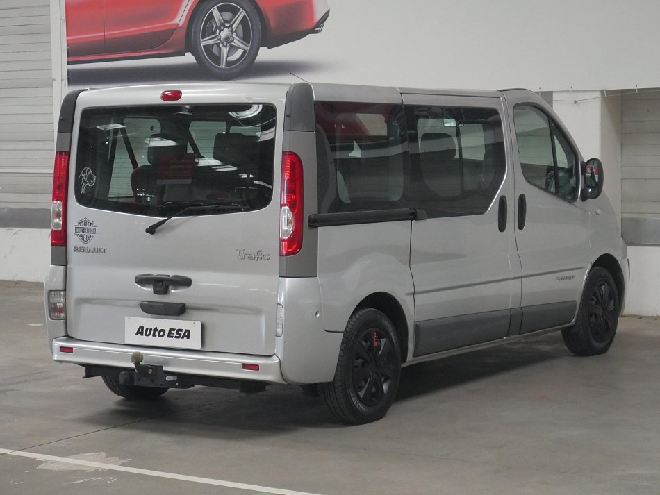 Renault Trafic 2.0dCi Passenger 8míst