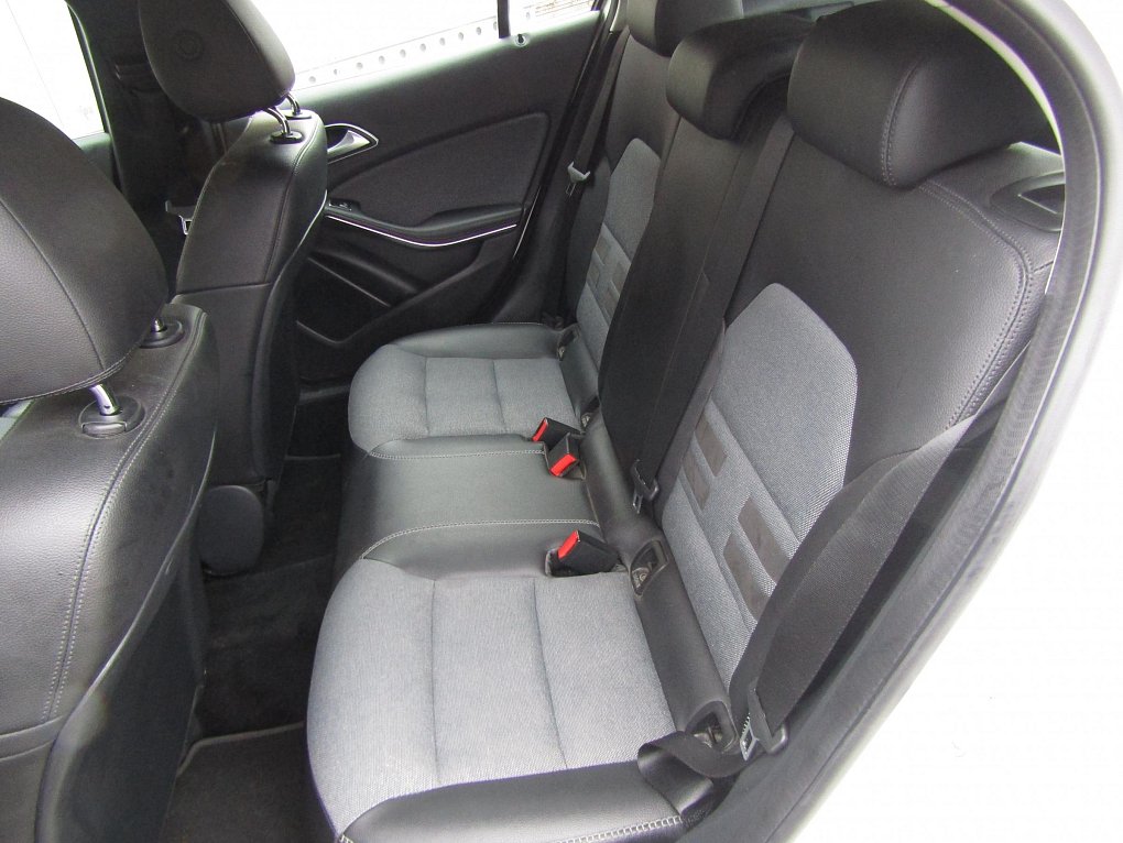 Mercedes-Benz GLA 2.2CDi  200 D 4MATIC