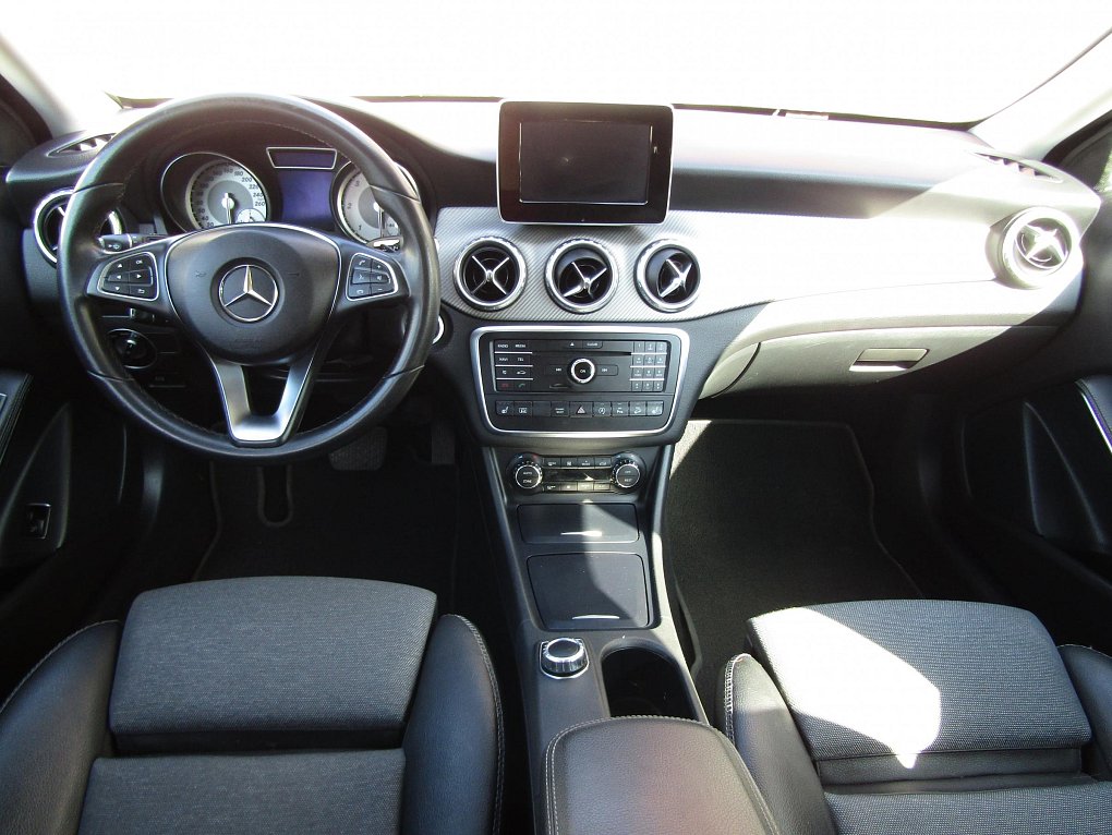 Mercedes-Benz GLA 2.2CDi  200 D 4MATIC