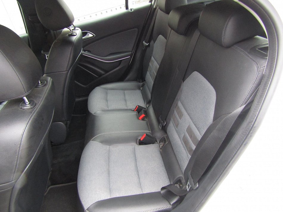 Mercedes-Benz GLA 2.2CDi  200 D 4MATIC