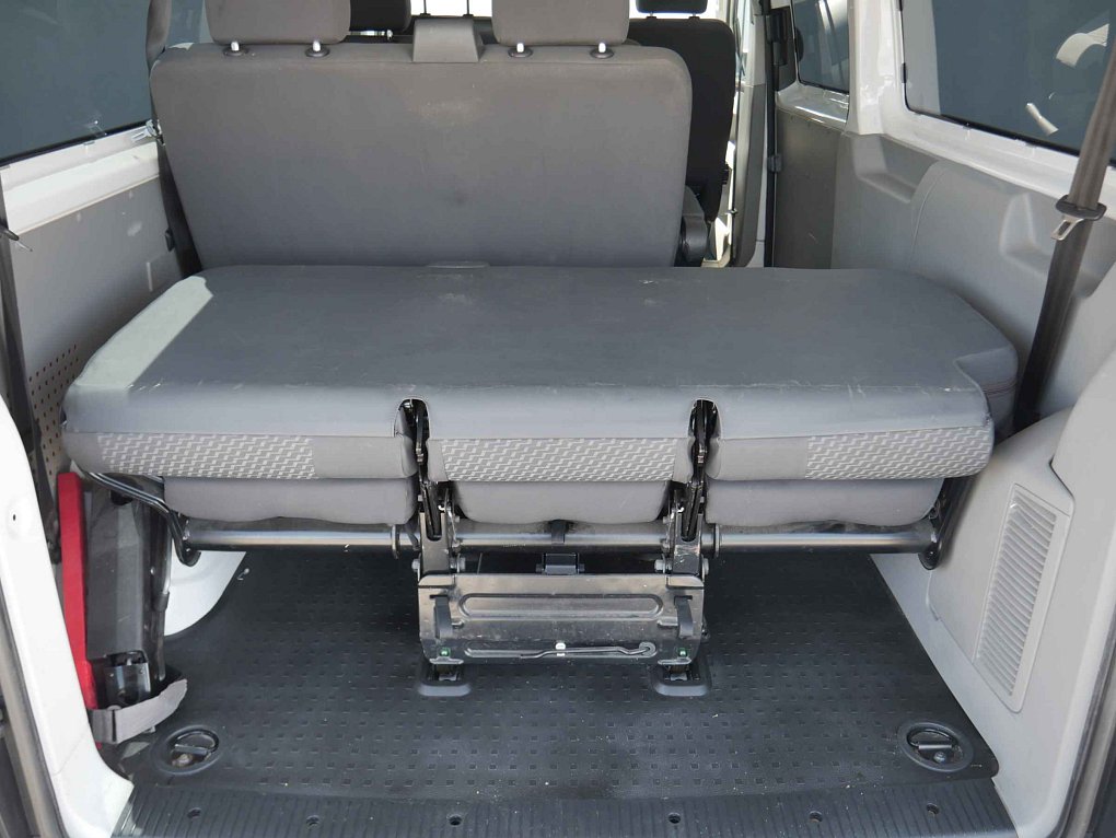 Volkswagen Transporter 2.0TDi  L2 9míst