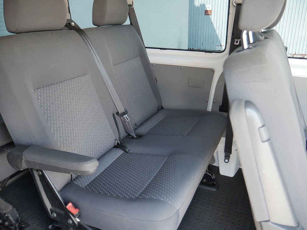 Volkswagen Transporter 2.0TDi  L2 9míst