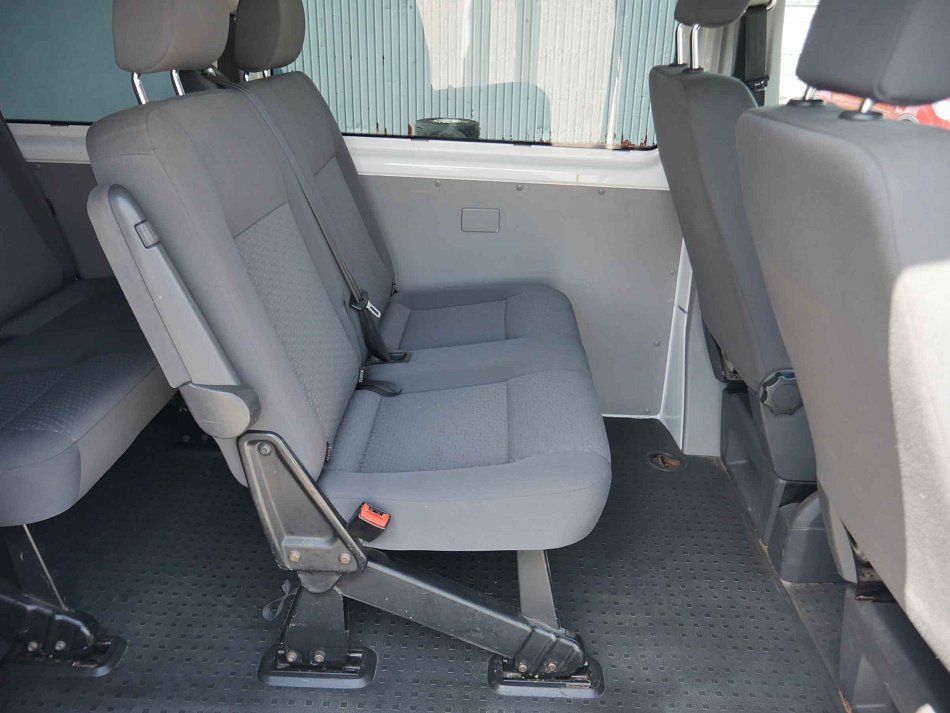 Volkswagen Transporter 2.0TDi  L2 9míst
