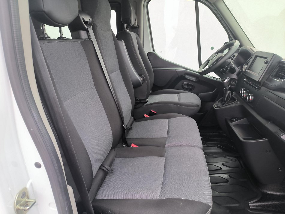 Renault Master 2.3dCi  L1H1 7míst