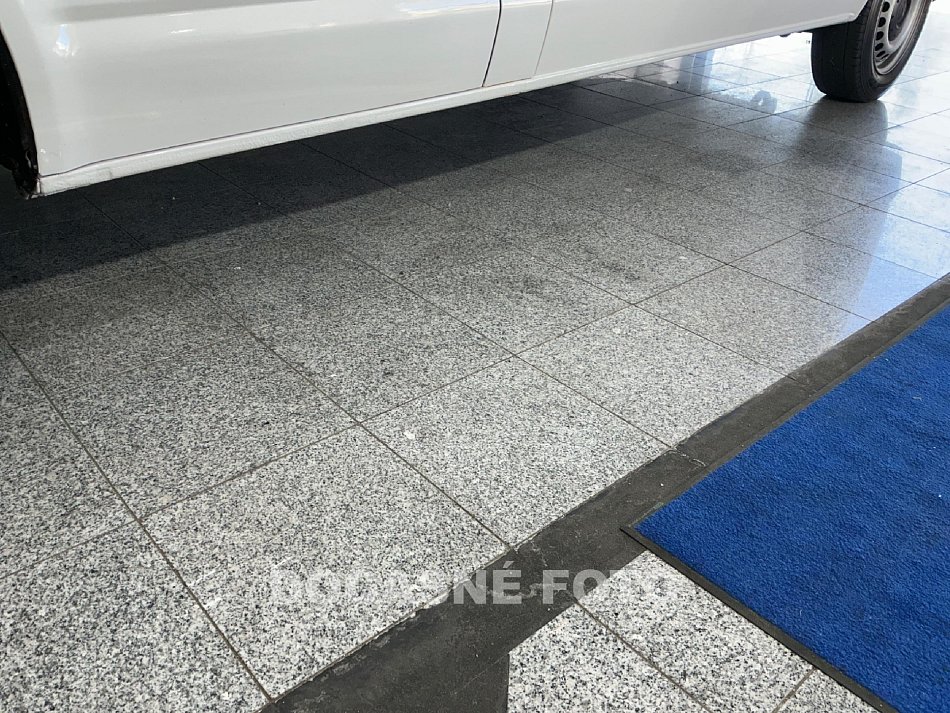 Volkswagen Transporter 2.0TDi  4x4 L2H1 9míst