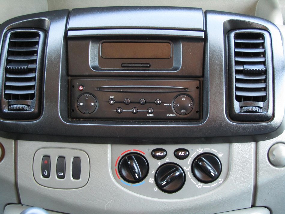 Renault Trafic 1.9dCi  9míst